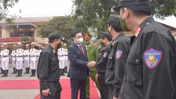 Chủ tịch Quốc hội Vương Đình Huệ thăm, chúc tết Bộ Tư lệnh Cảnh sát cơ động