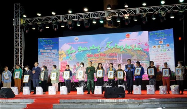 Nghĩa tình chương trình "Xuân Biên phòng - Ấm lòng dân bản"