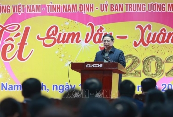 Thủ tướng dự Chương trình "Tết Sum vầy - Xuân gắn kết" tại Nam Định