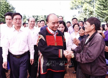 Chủ tịch nước thăm, tặng quà người có hoàn cảnh khó khăn tại Đắk Lắk