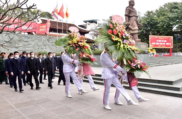 Lãnh đạo thành phố Hà Nội dâng hương tưởng nhớ Hoàng đế Quang Trung