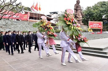 Lãnh đạo thành phố Hà Nội dâng hương tưởng nhớ Hoàng đế Quang Trung