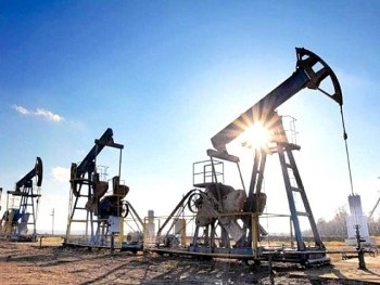 Giá dầu thế giới tăng mạnh lần thứ tám liên tiếp, chạm mức 95 USD/thùng