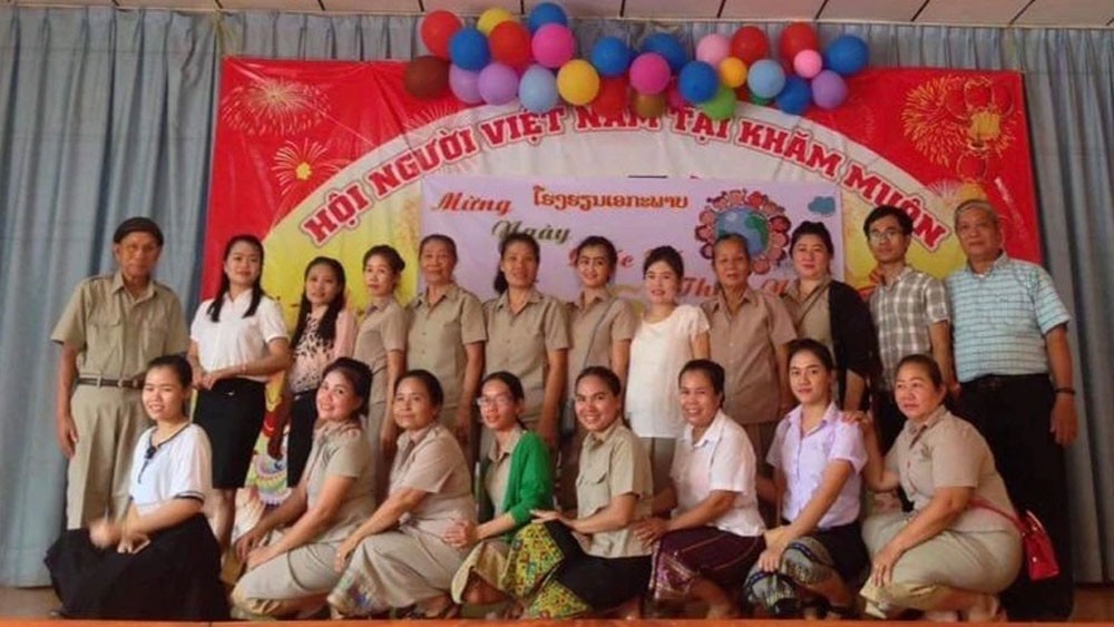 Thầy giáo Việt và hành trình 10 năm gieo chữ trên đất Lào