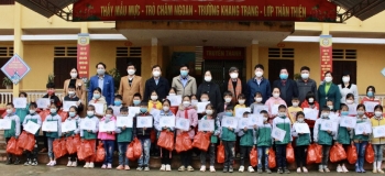 Phú Thọ: 40 học sinh nghèo vượt khó được nhận học bổng HANKUM