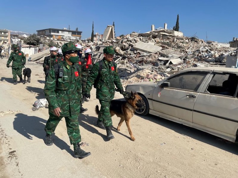 Lực lượng cứu hộ, cứu nạn của Việt Nam tại Thổ Nhĩ Kỳ tìm thấy hai vị trí có dấu hiệu sự sống ảnh 2