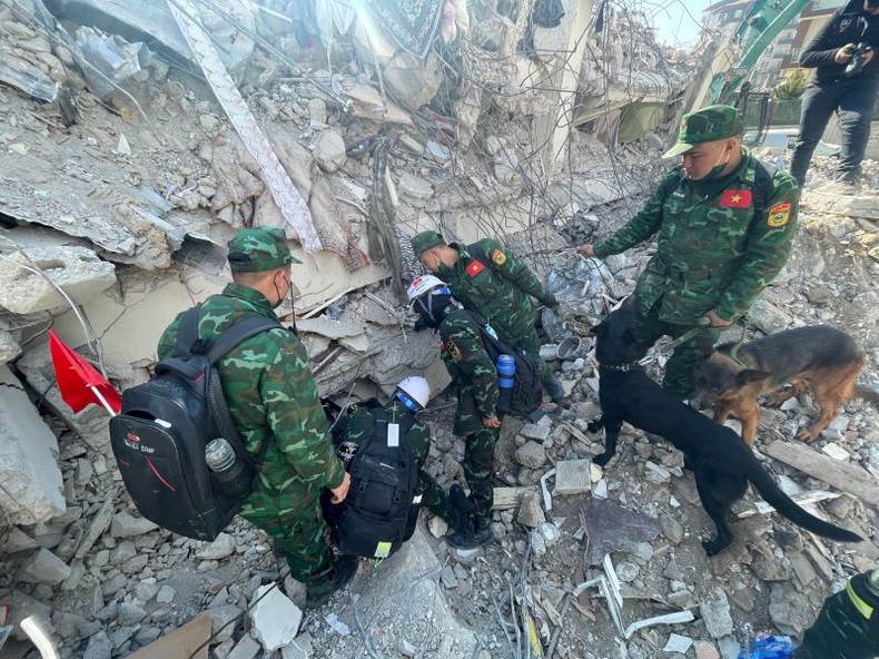 Lực lượng cứu hộ, cứu nạn của Việt Nam tại Thổ Nhĩ Kỳ tìm thấy hai vị trí có dấu hiệu sự sống ảnh 3