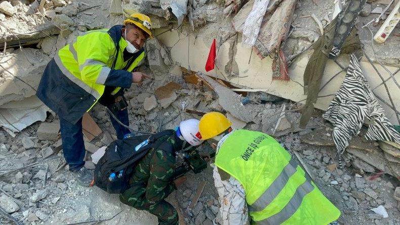 Lực lượng cứu hộ, cứu nạn của Việt Nam tại Thổ Nhĩ Kỳ tìm thấy hai vị trí có dấu hiệu sự sống ảnh 4