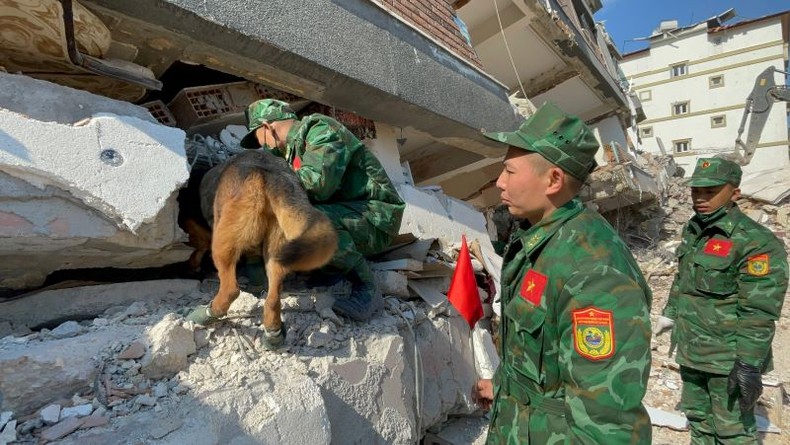 Lực lượng cứu hộ, cứu nạn của Việt Nam tại Thổ Nhĩ Kỳ tìm thấy hai vị trí có dấu hiệu sự sống ảnh 5