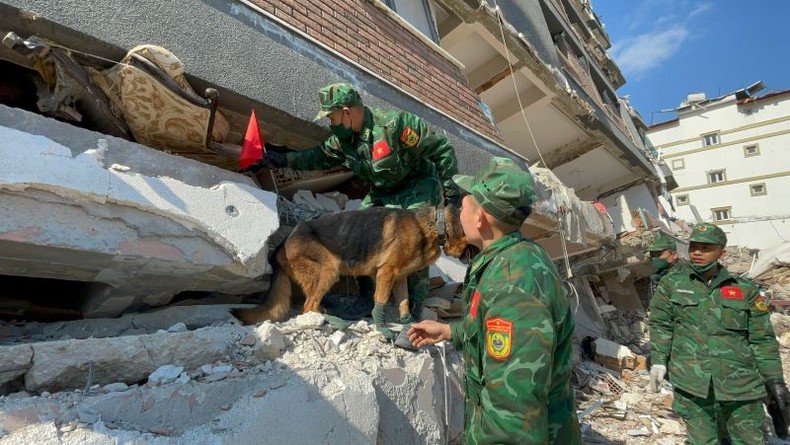 Lực lượng cứu hộ, cứu nạn của Việt Nam tại Thổ Nhĩ Kỳ tìm thấy hai vị trí có dấu hiệu sự sống ảnh 6