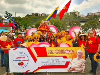 Việt Nam tham dự lễ hội hóa trang Carnaval truyền thống của Venezuela
