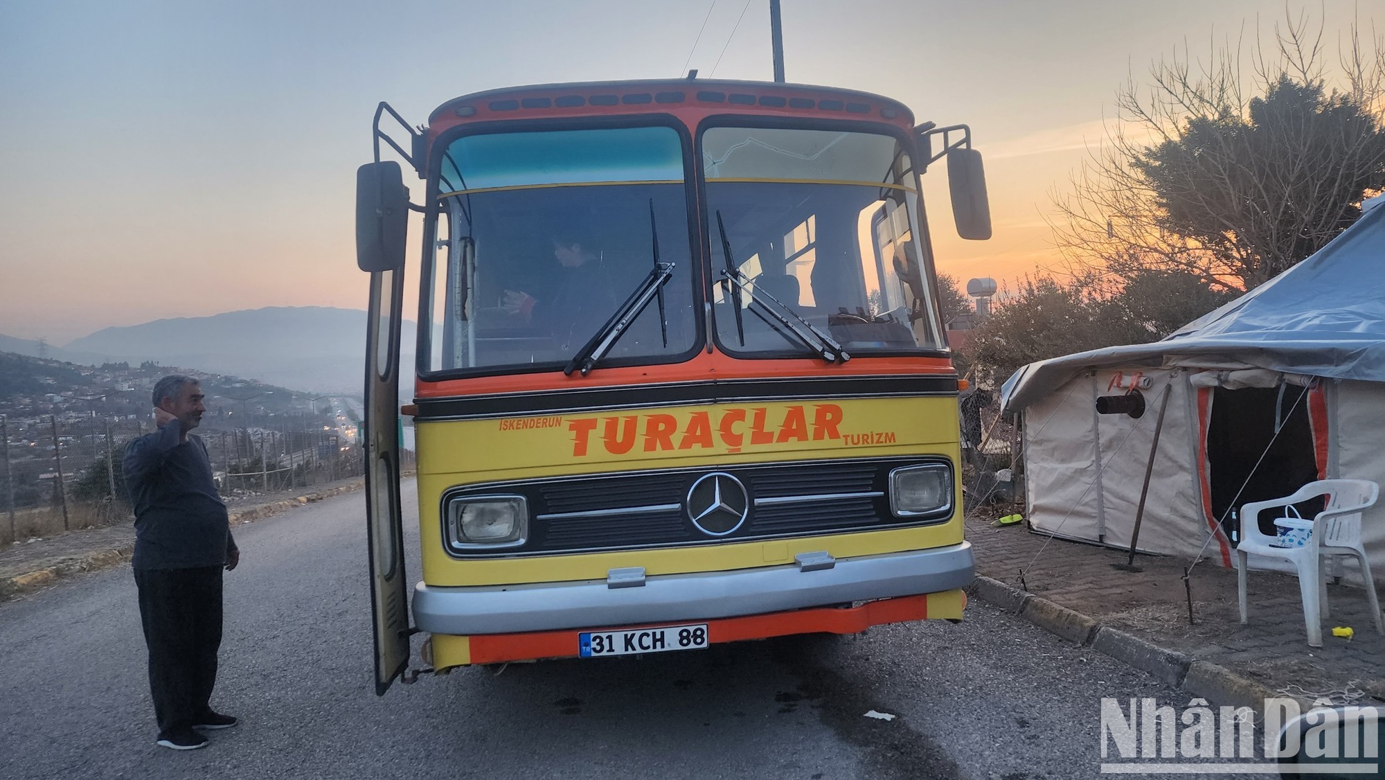 Từ Thổ Nhĩ Kỳ: Chuyện 80 người ngủ ngồi trên xe buýt và chiếc lều kỷ lục của Ahmet ảnh 3