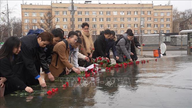 Lễ dâng hoa kỷ niệm 91 năm thành lập Đoàn TNCS Hồ Chí Minh tại LB Nga