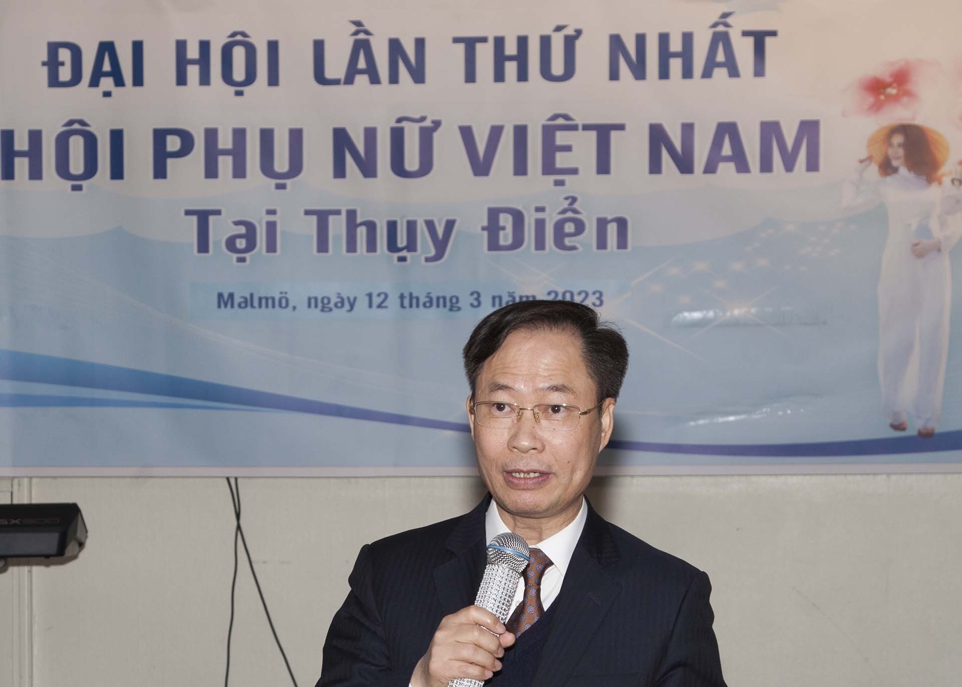Đại sứ Phan Đăng Đương phát biểu tại Đại hội.