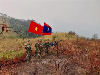 Phối hợp tuần tra song phương trên tuyến biên giới Việt Nam - Lào