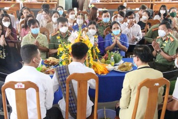 Lưu học sinh Lào và Campuchia hân hoan đón Tết cổ truyền Bunpimay 2022 tại Kon Tum