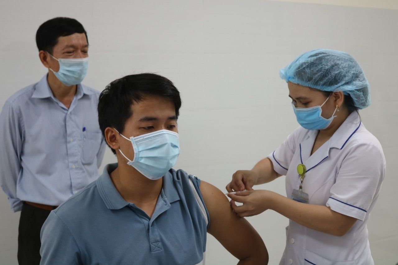 3 nhóm người cần tiêm vaccine phòng COVID-19 mũi 4
