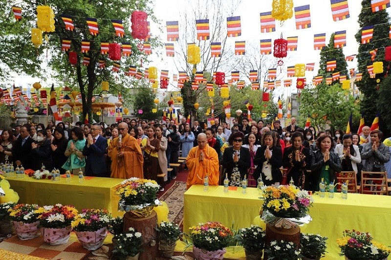 Đại lễ Phật đản ấm tình quê hương ở Đức
