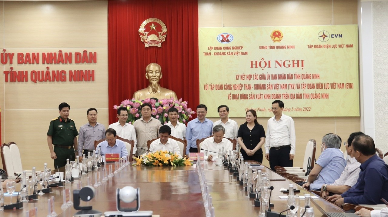 Tỉnh Quảng Ninh, TKV và EVN đã thống nhất ký kết bản ghi nhớ hợp tác về hoạt động sản xuất kinh doanh. 