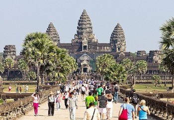 Campuchia nhất trí cùng Việt Nam nối lại tuyến du lịch bằng đường bộ và hàng không