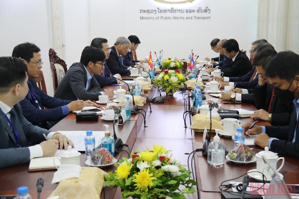 Cuộc làm việc giữa Bộ Xây dựng và Bộ Công chính và Vận tải Lào.