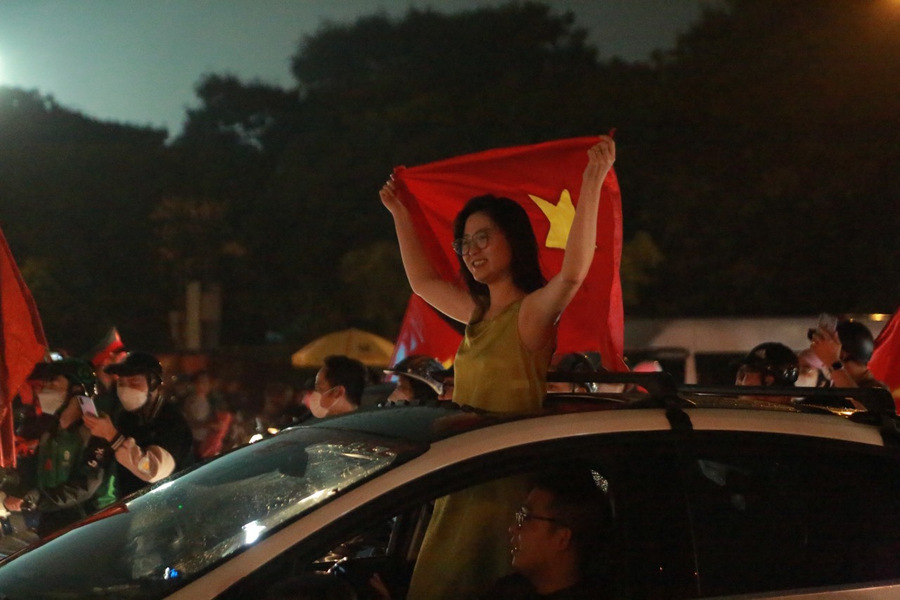 Hà Nội: hàng triệu người hâm mộ đổ ra đường ăn mừng U23 Việt Nam vô địch Sea Games 31