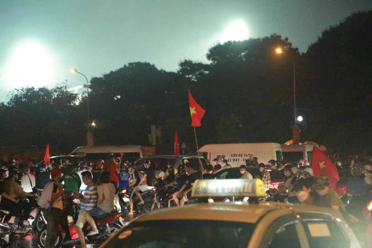 Hà Nội: hàng triệu người hâm mộ đổ ra đường ăn mừng U23 Việt Nam vô địch Sea Games 31