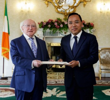Đại sứ Nguyễn Hoàng Long trình Quốc thư lên Tổng thống Ireland