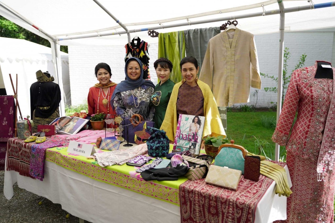 Giới thiệu sản phẩm dệt may truyền thống của các nước ASEAN tại Hà Lan