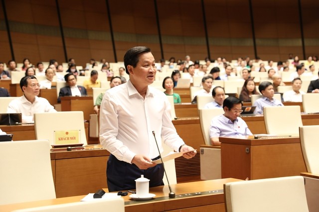 Phó Thủ tướng Lê Minh Khái giải trình về giá SGK, xăng dầu; thị trường chứng khoán, bất động sản