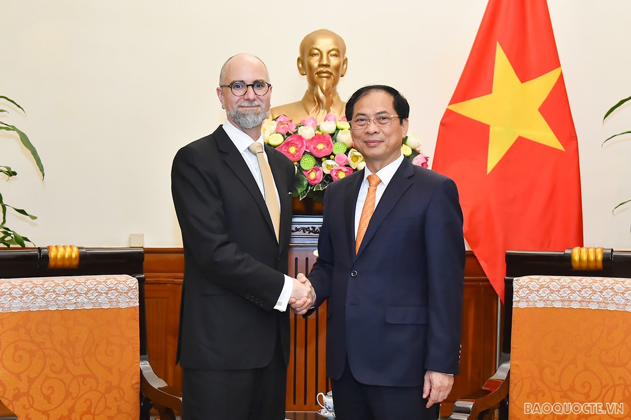 Bộ trưởng Ngoại giao Bùi Thanh Sơn tiếp Đại sứ Canada tại Việt Nam Shawn Steil