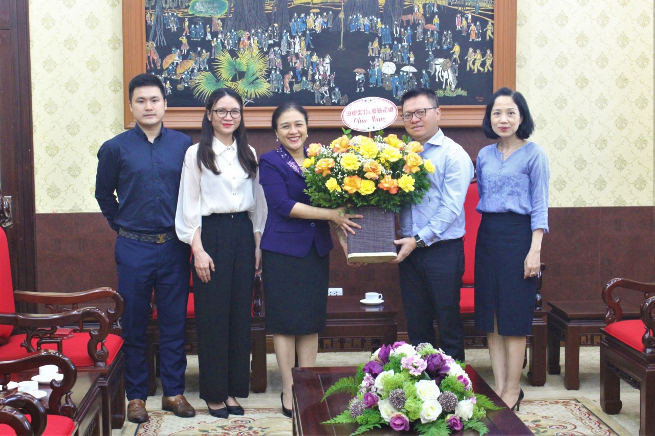 Đại sứ Nguyễn Phương Nga tiếp tục tới thăm, chúc mừng các cơ quan báo chí nhân Ngày Báo chí cách mạng Việt Nam