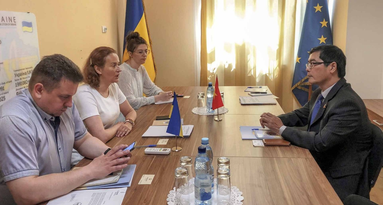 Việt Nam và Ukraine cam kết tiếp tục hợp tác bảo hộ công dân