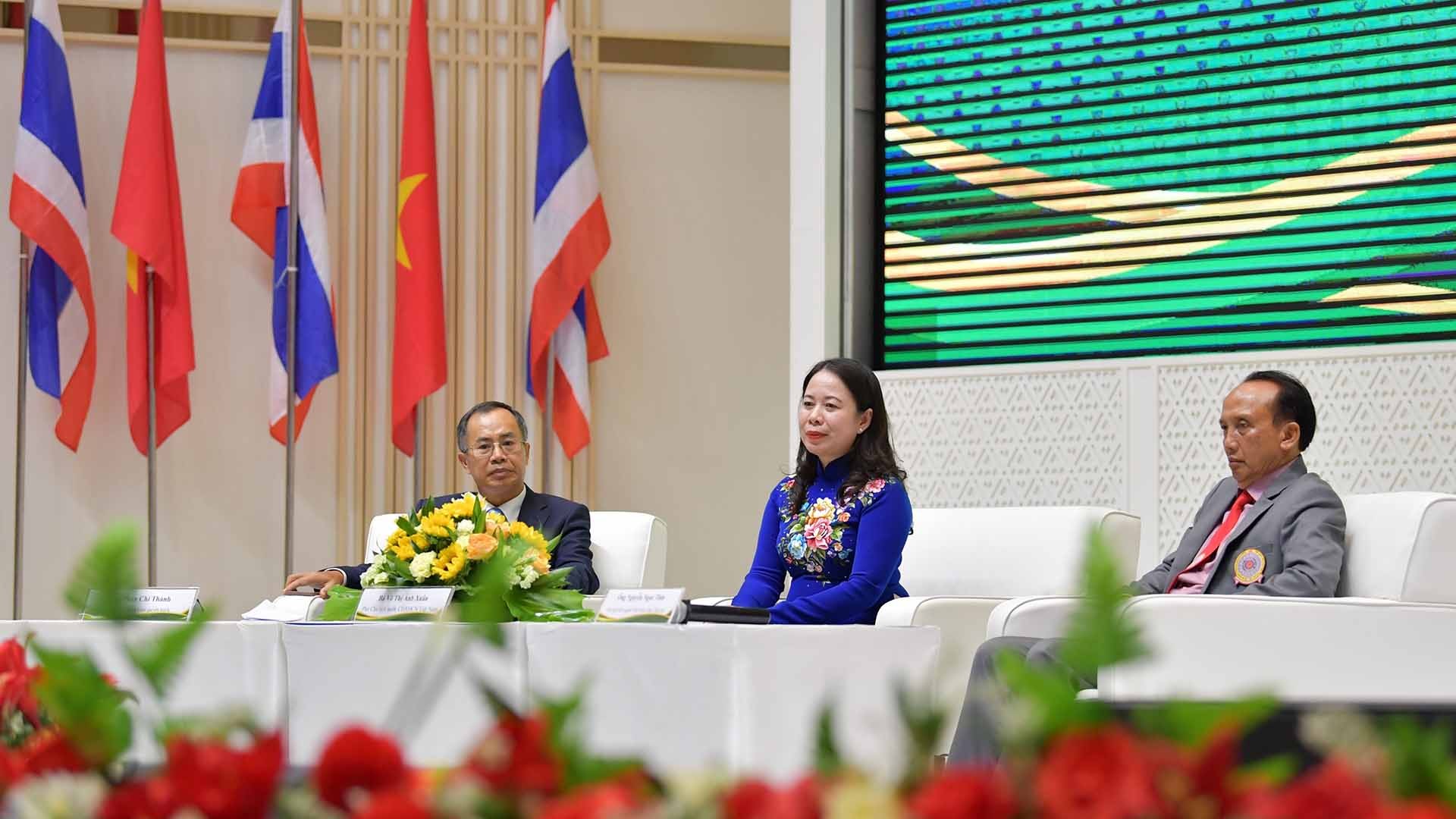Phó Chủ tịch nước Võ Thị Ánh Xuân gặp gỡ cộng đồng người Việt Nam tại tỉnh Udon Thani, Thái Lan