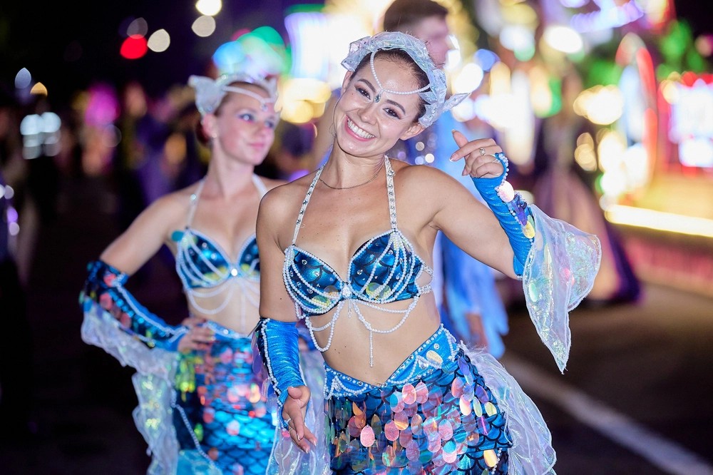 Đà Nẵng rực rỡ sắc màu với đêm lễ hội Carnival đường phố