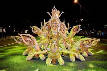 Đà Nẵng rực rỡ sắc màu với đêm lễ hội Carnival đường phố