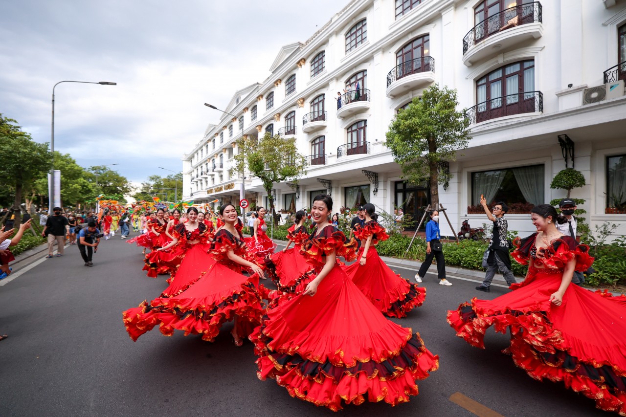 Festival Huế 2022: Tưng bừng lễ hội đường phố “Sắc màu văn hóa”