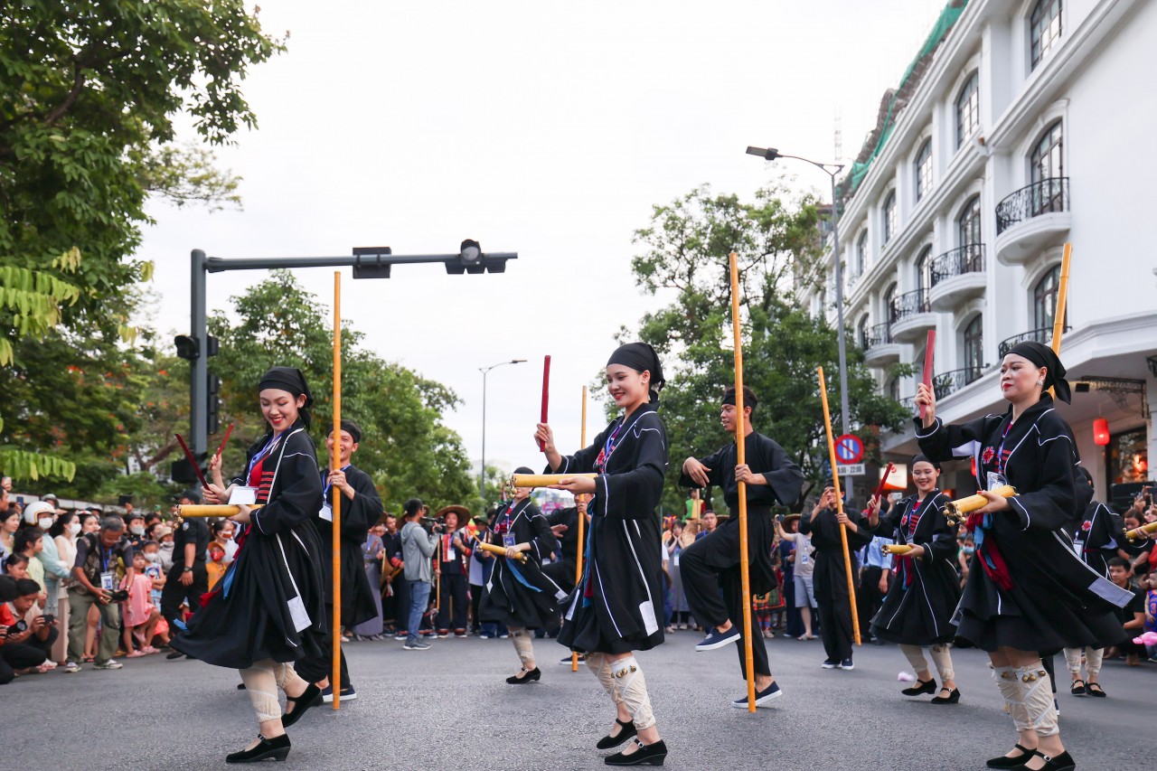 Festival Huế 2022: Tưng bừng lễ hội đường phố “Sắc màu văn hóa”