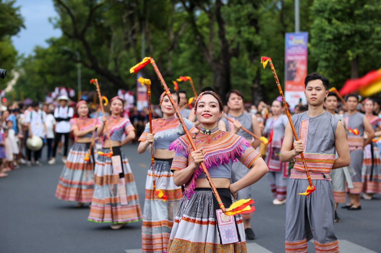 Festival Huế 2022: Tưng bừng lễ hội đường phố “Sắc màu văn hóa”