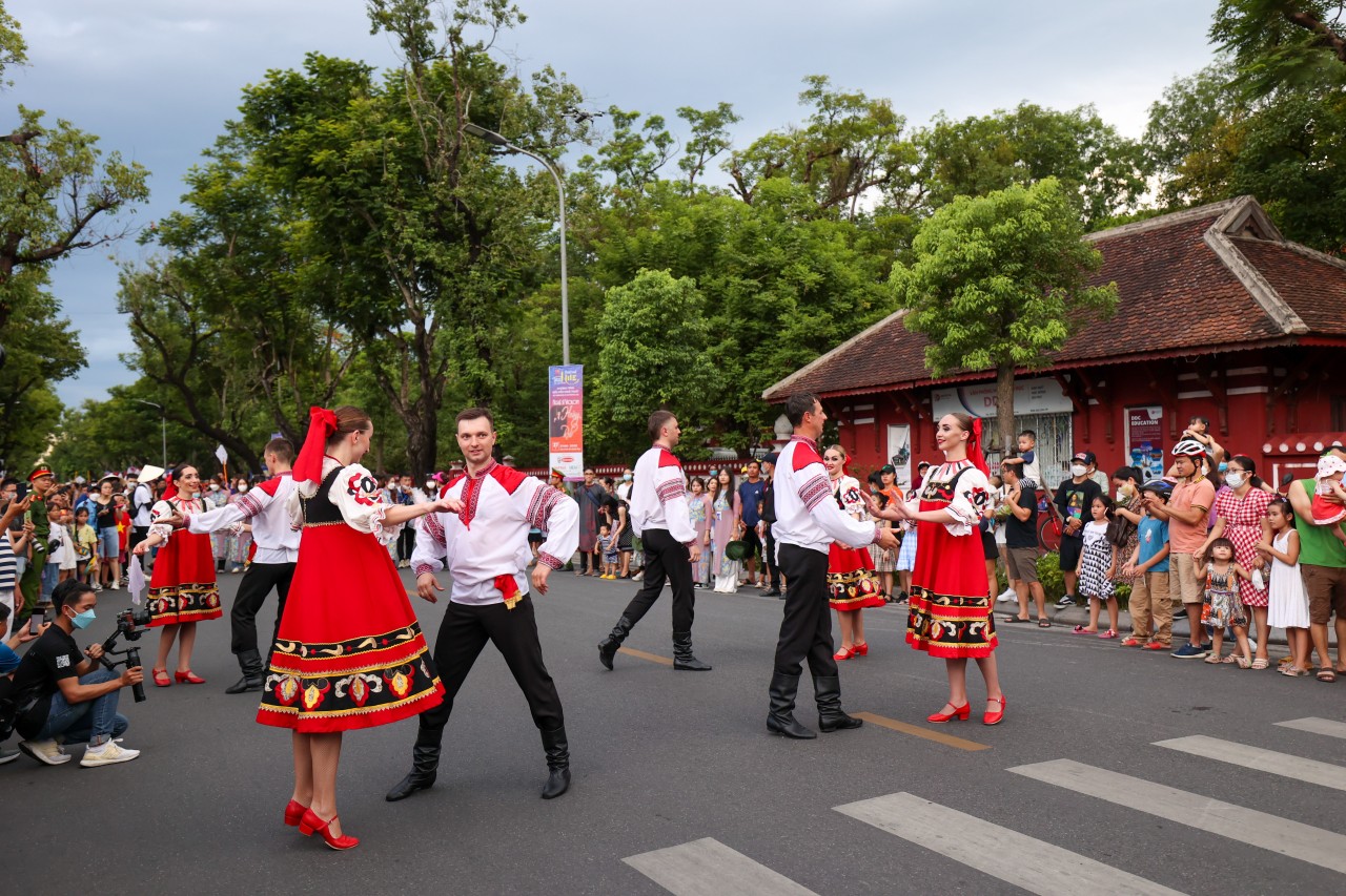 Festival Huế 2022: Tưng bừng lễ hội đường phố “Sắc màu văn hóa”