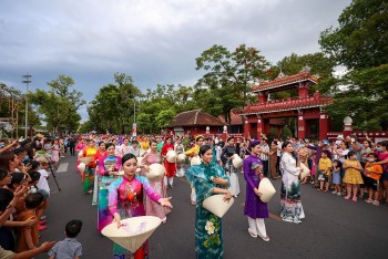 Festival Huế 2022: sống động lễ hội đường phố “Sắc màu văn hóa”