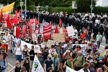 Hàng trăm người xuống đường kêu gọi hành động vì khí hậu nhân dịp Hội nghị thượng đỉnh G7