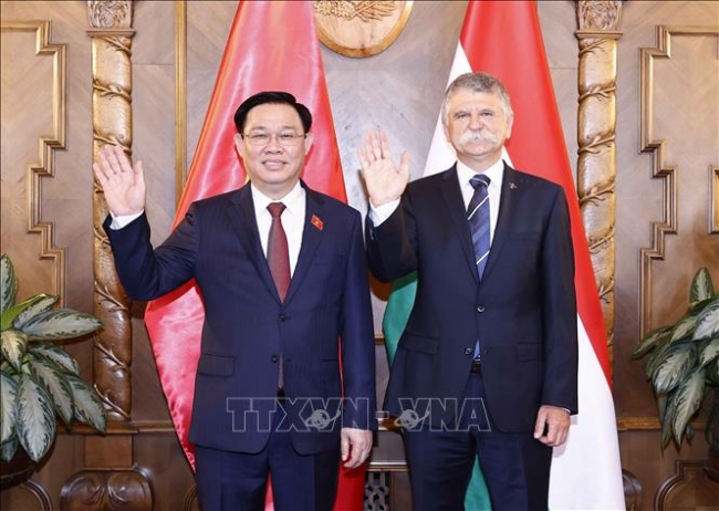 Chủ tịch Quốc hội Hungary đón, hội đàm với Chủ tịch Quốc hội Vương Đình Huệ