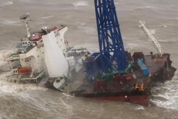 Trung Quốc: Chìm cần cẩu nổi khiến 27 người mất tích