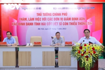 Thủ tướng xúc động về hình ảnh Bà mẹ Việt Nam anh hùng mòn mỏi chờ tìm hài cốt con