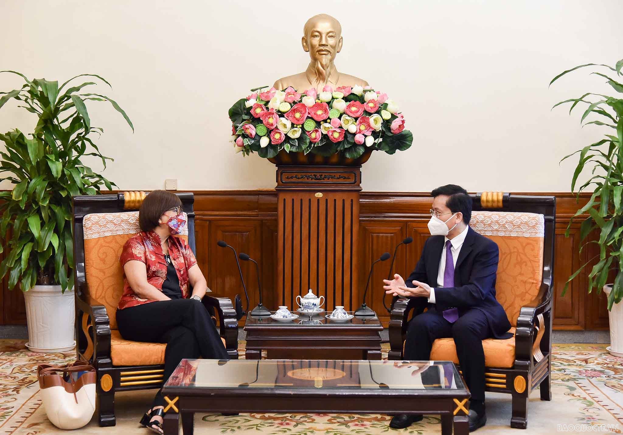 Ngày 25/7, tại Hà Nội, Thứ trưởng Bộ Ngoại giao Hà Kim Ngọc đã tiếp Tiến sĩ Rebecca Sta Maria, Giám đốc điều hành Ban Thư ký APEC. (Ảnh: Nguyễn Hồng)