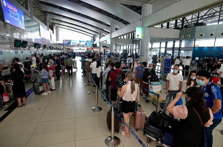Tại sao Cục Hàng không Việt Nam yêu cầu các hãng hàng không dừng bán vé máy bay nội địa?