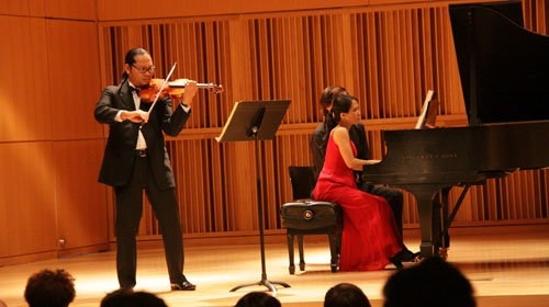 Nghệ sĩ Piano người Mỹ gốc Việt giành giải vàng Giải thưởng âm nhạc toàn cầu