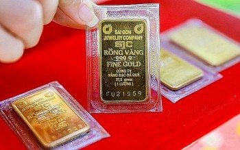 Giá vàng trong nước và thế giới đồng loạt "lao dốc"