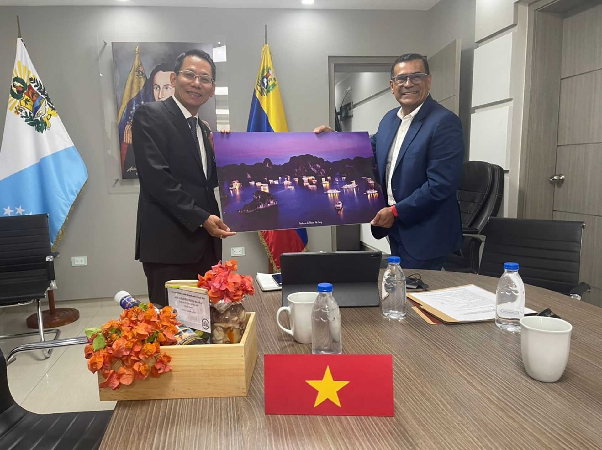 Thúc đẩy hợp tác kinh tế, thương mại, đầu tư với bang Sucre, Venezuela